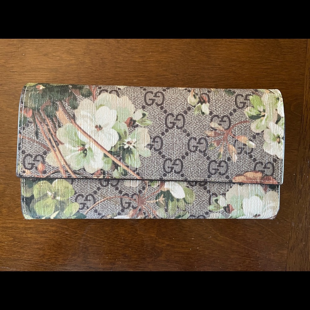 Designer wallet (not authentic)